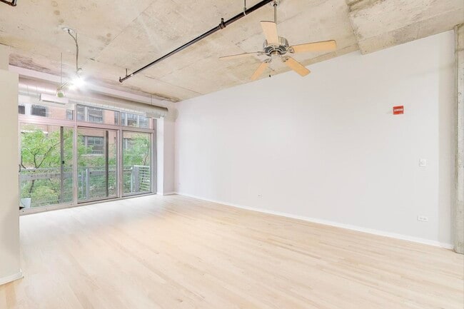 Building Photo - 933 W Van Buren St