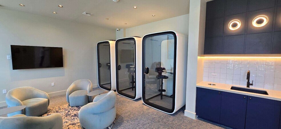 Building Photo - 7144 Byron Ave