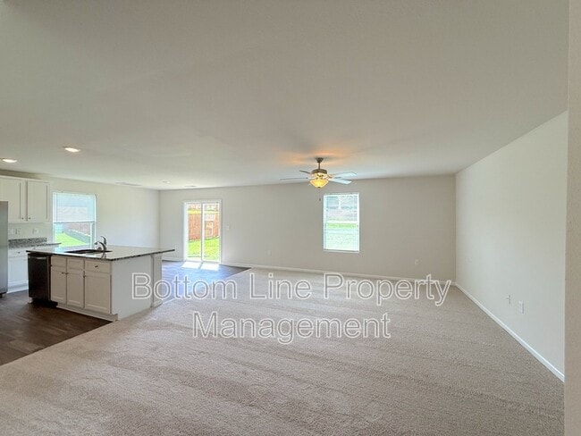 Building Photo - 445 Belcaro Dr