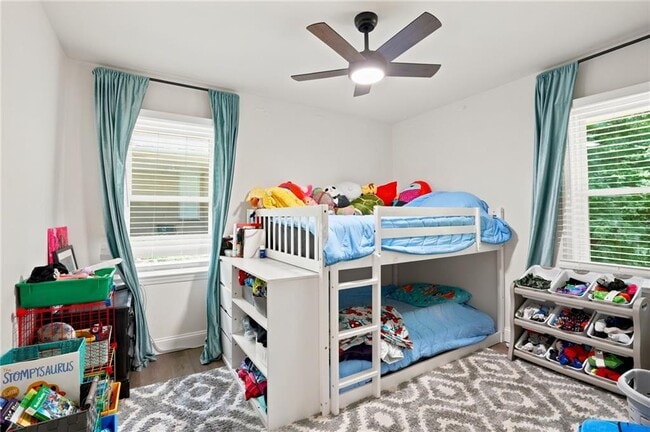 Building Photo - 581 Meadowbrook Dr SE