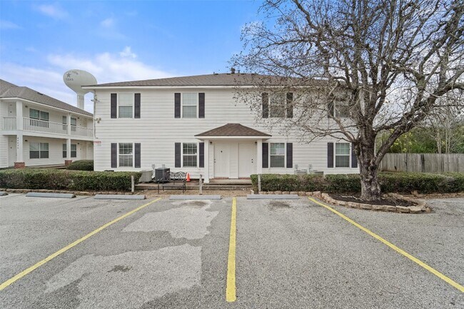 Building Photo - 512 Hollyhock st