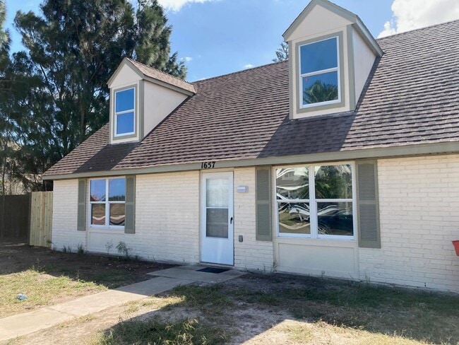 Primary Photo - 1657 N Shore Dr