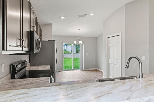 Building Photo - 961 Inverness Way