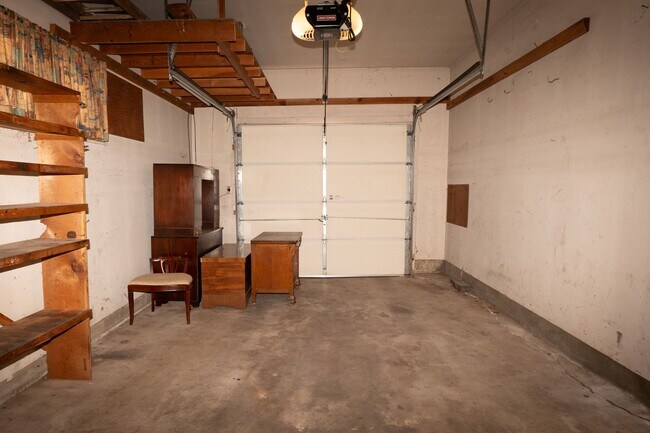 Building Photo - Charming 3 bedroom 1.5 bathroom house in SE Wichita!