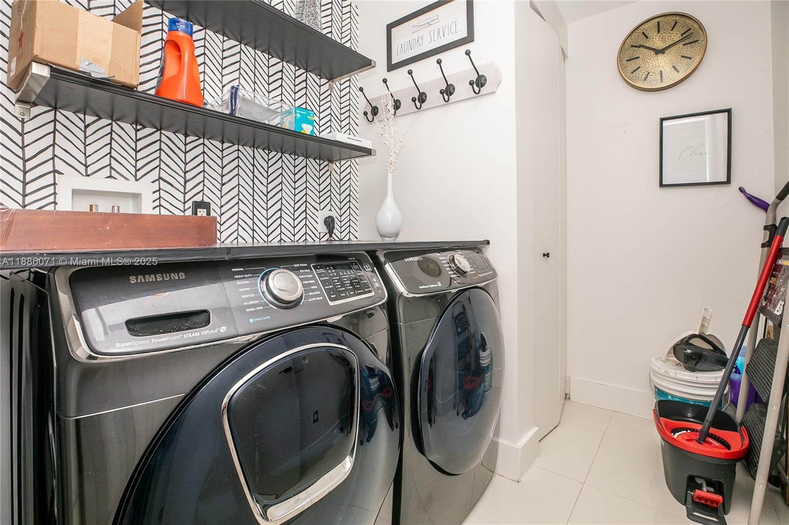 Building Photo - 2950 NE 188th St