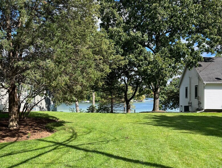 Lake Access - 1445 N Breezeland Rd