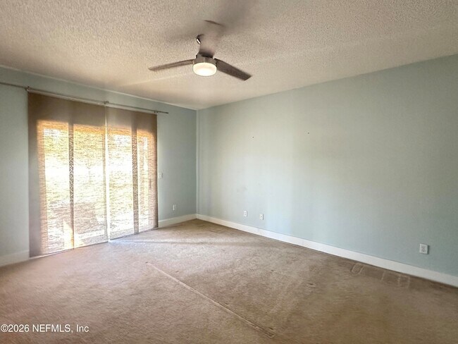 Building Photo - 3996 Richmond Park Dr E