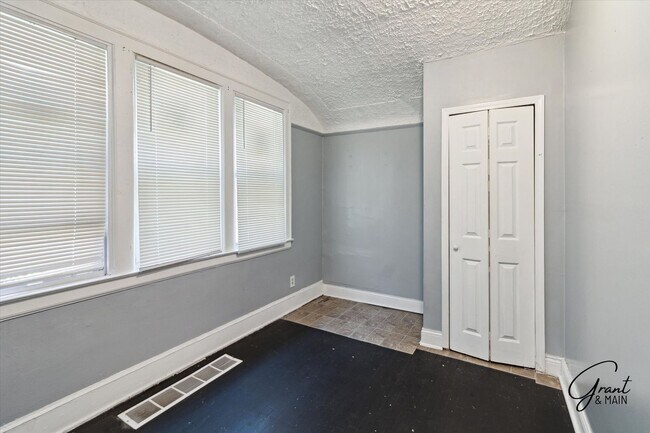 Building Photo - 12107 Stoepel St