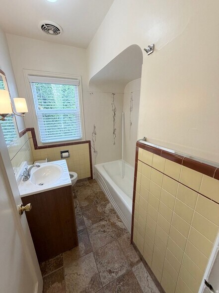 Building Photo - 4910 S 900 E