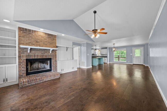 Building Photo - 1 Level Ranch Sitting on 3 Acres- Close to...