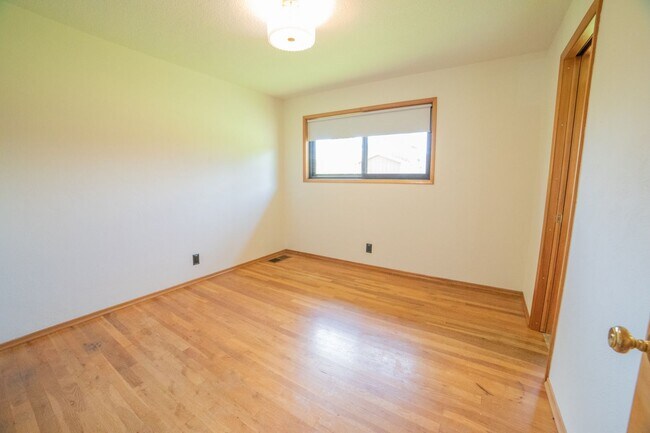 Building Photo - Large One Level Oregon City Home