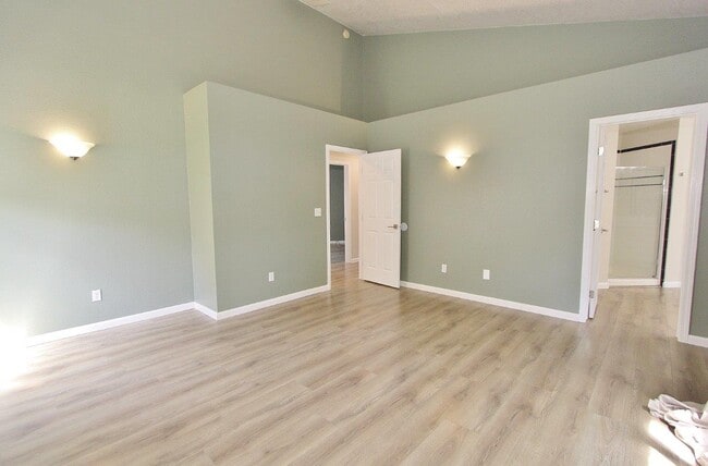 Building Photo - 2610 N Shoveler Way