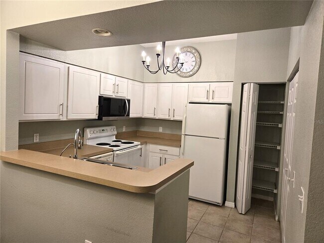 Building Photo - 4833 SW 91st Terrace