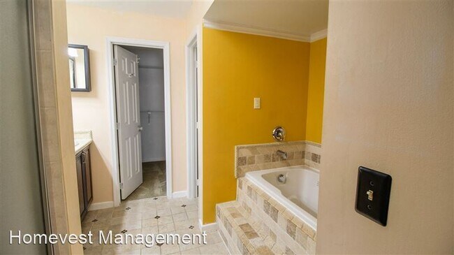 Building Photo - 913 Red Dandy Dr
