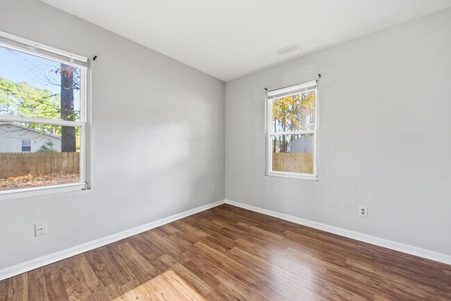 Building Photo - 116-118 Armon Ave