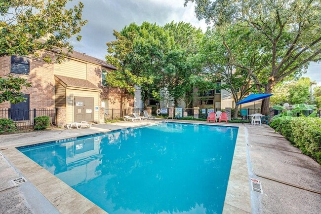 Building Photo - 10051 Westpark Dr