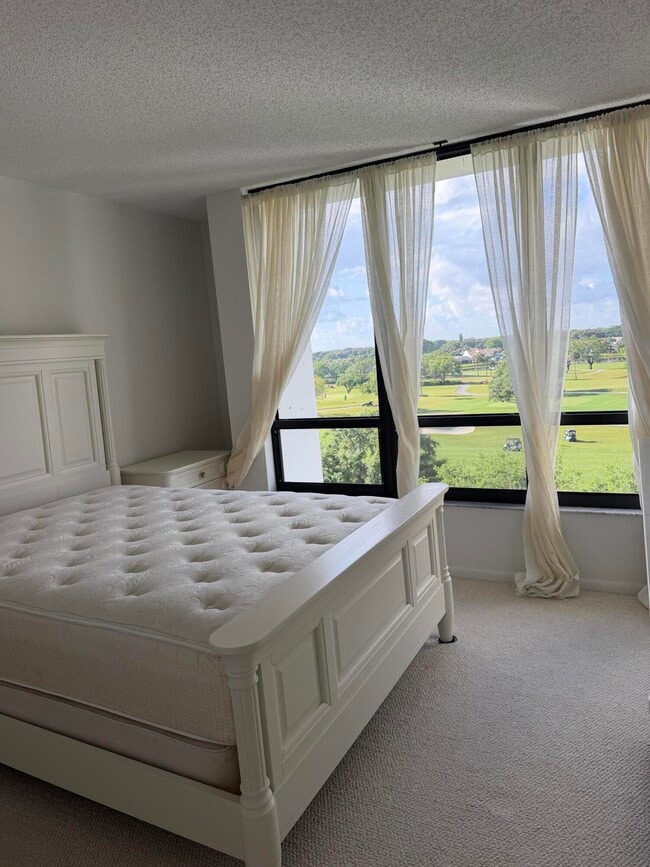 Building Photo - 6845 Willow Wood Dr