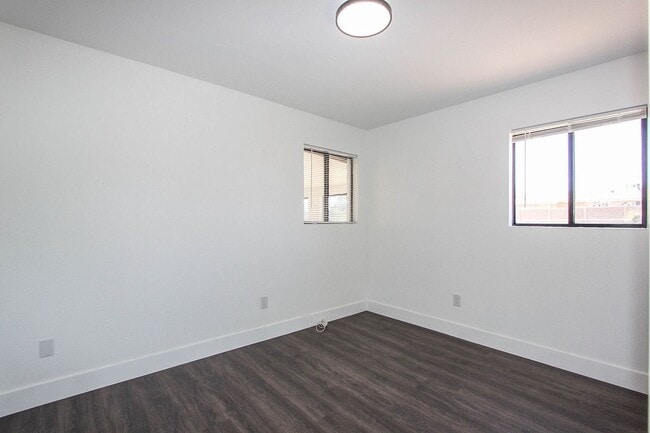 Building Photo - 8919 E Navajo Ct