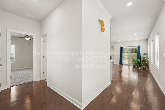 Building Photo - 11948 Red Leaf Dr