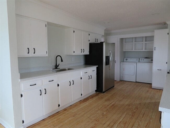 Building Photo - 5611 Lawson St