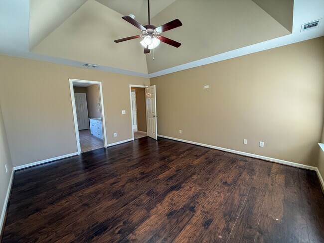 Building Photo - 1252 Washington Dr