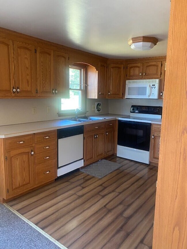 Building Photo - For Rent! Single Family Home in Owen J Roberts!