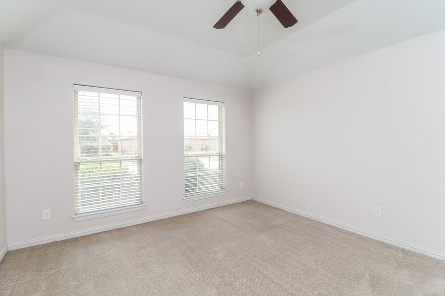 Building Photo - 7648 Hollow Point Dr