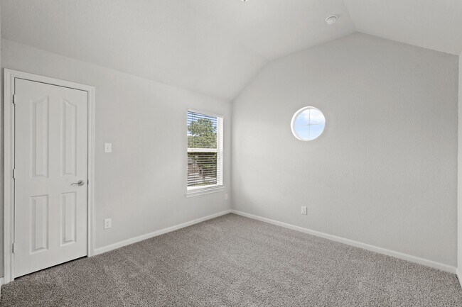 Building Photo - 4909 Summer Ridge Dr