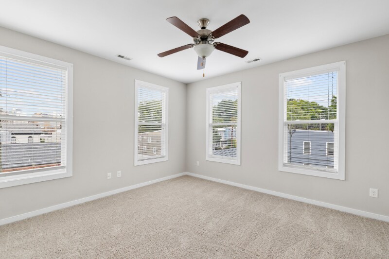 Building Photo - 2102 E Broad St