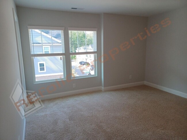 Building Photo - 718 Rosefield Dr