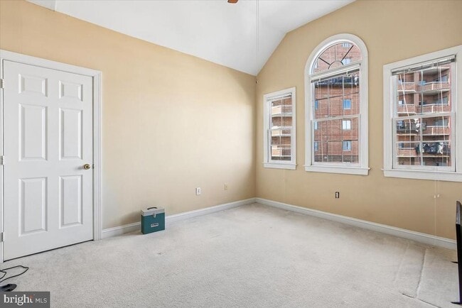 Building Photo - 1053 N Stuart St