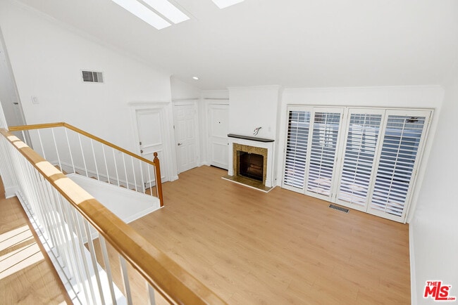 Building Photo - 13326 Maxella Ave