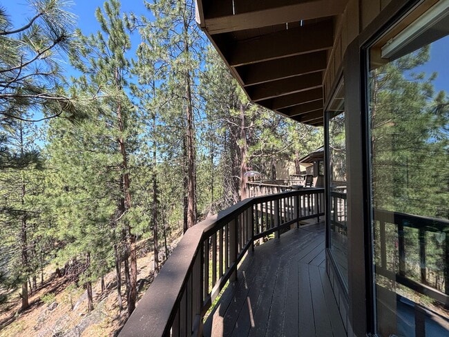 Building Photo - Stunning 3 Bed/ 2.5-Bath Home on the River...