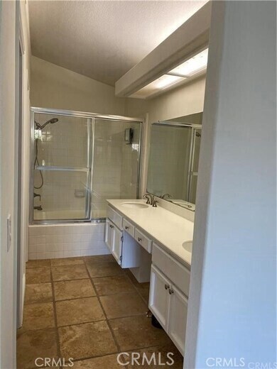 Building Photo - 14 Hillgate Pl