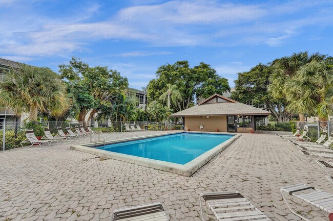 Building Photo - 9470 Poinciana Pl