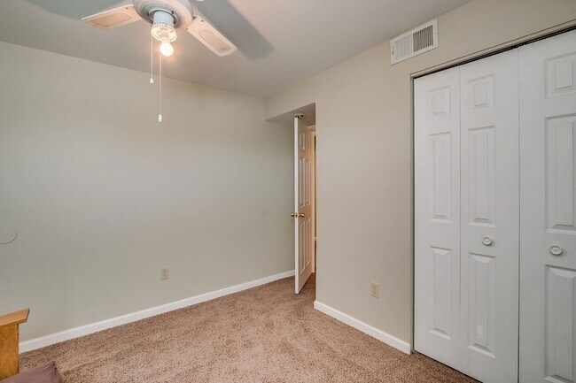 Building Photo - 460 N 64th Pl