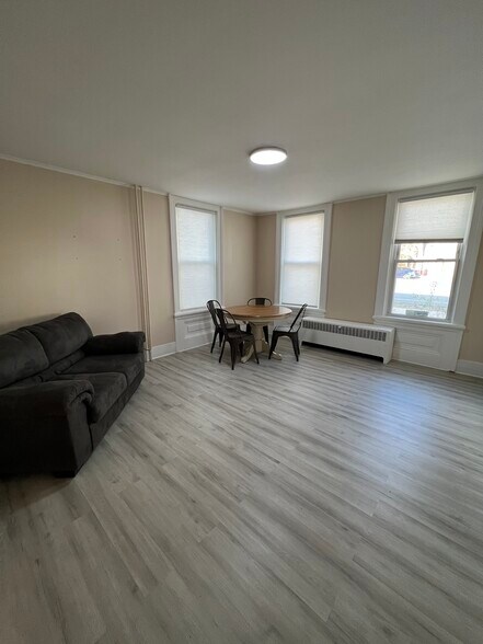 Building Photo - 466 NY-146