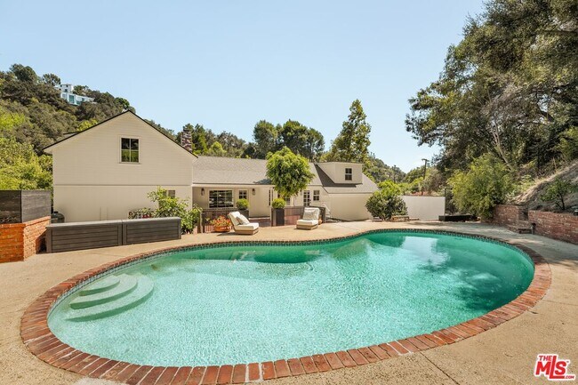 Building Photo - 2583 Hutton Dr