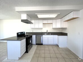 Building Photo - AVAILABLE NOW!! 2 Bedroom 2 Bath Apartment...