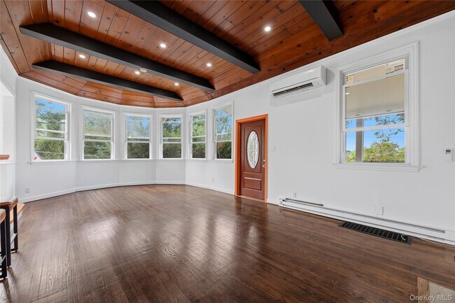 Building Photo - 3404 Mohegan Ave