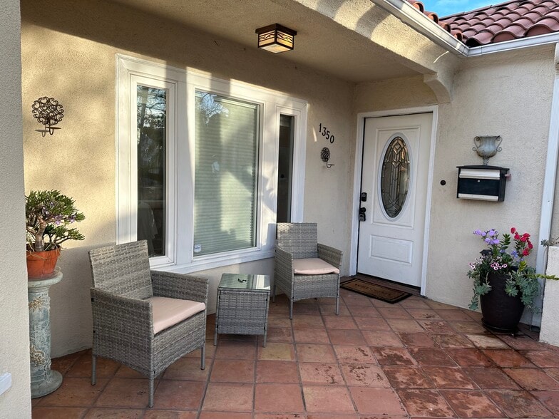 Sitting area in front patio - 1350 Curson S Ave