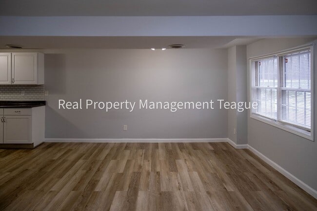 Building Photo - Heat and Utilities Paid by Owner!