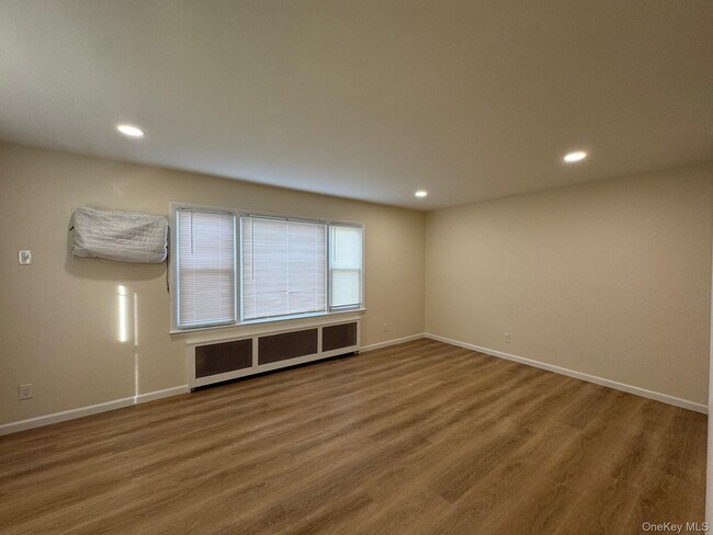 Building Photo - 169 Lockwood Ave