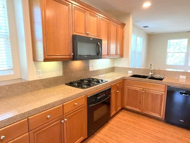 Building Photo - 915 Joree Ln