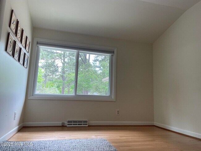Building Photo - 164 Pine Lake Dr