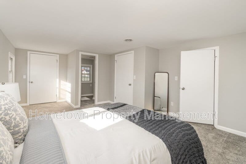 Building Photo - 28 W Main St