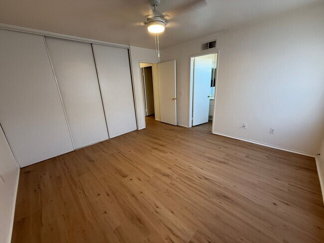 Building Photo - Victorville- Refurbished 2 Bedrooms 2 Bathrooms, New Laminate Floors