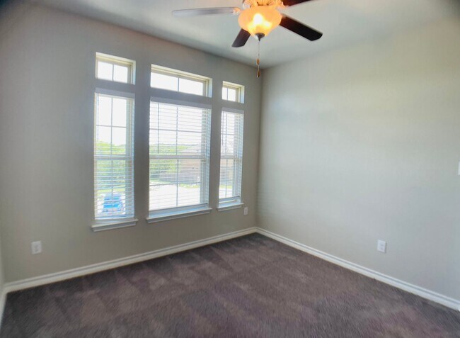 Building Photo - Charming Nestled Home near 281 and 1604