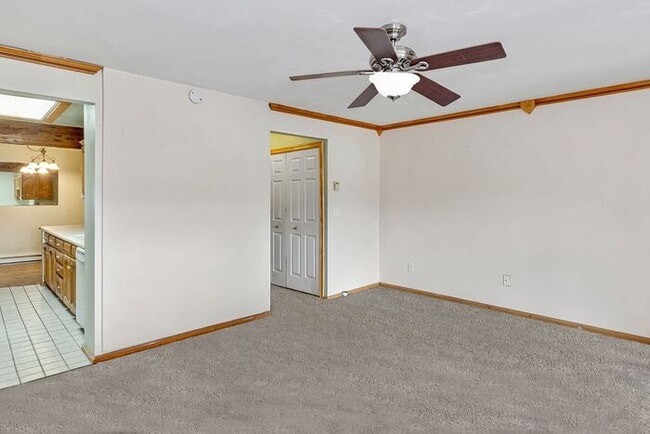 Building Photo - Redlands Escape - 2 Bedroom Condo with sunroom!