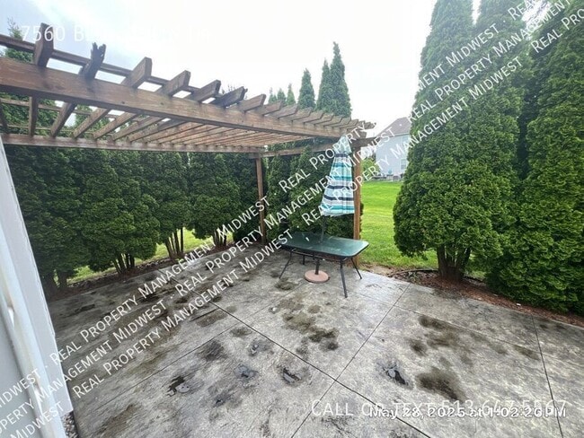 Building Photo - 7560 Blue Holly Dr
